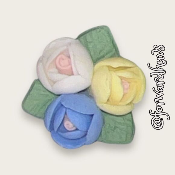 Handcrafted Floral Clay Pin - Picture 1 of 9